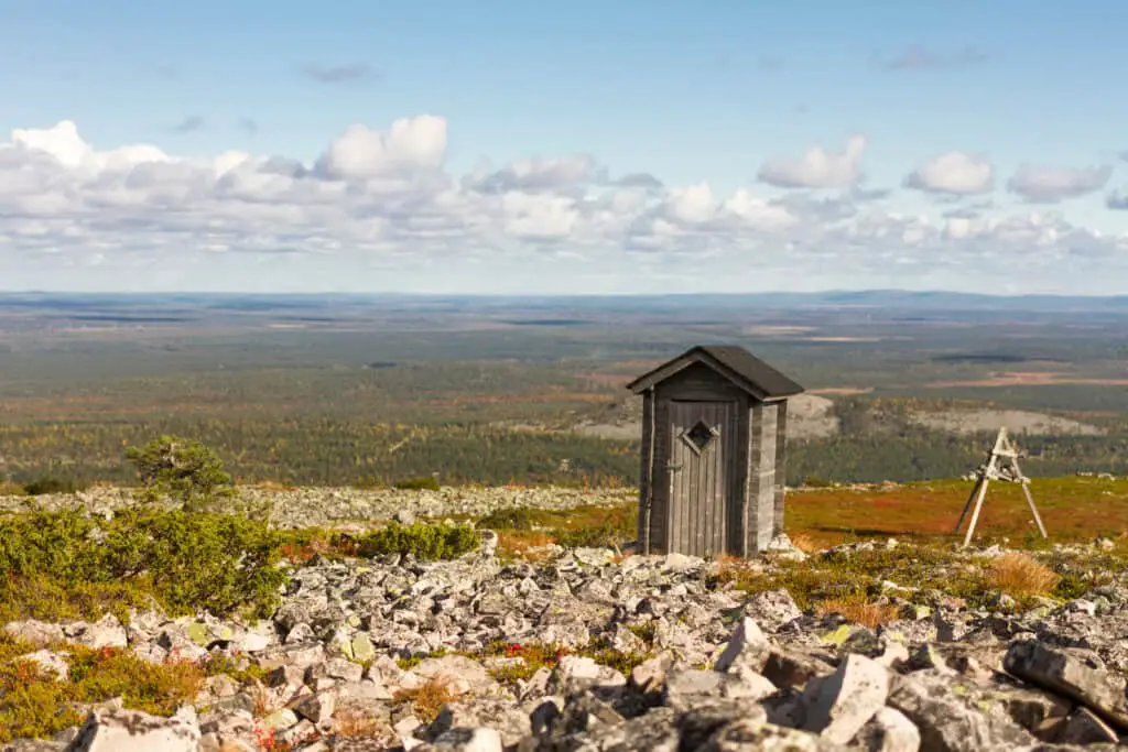 Can You Use A Bidet With A Composting Toilet? – Yuzu Magazine