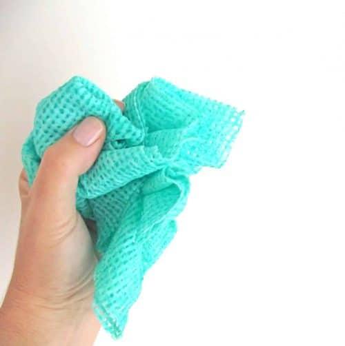 holding-a-cleaning-cloth_t20_VKN0X3