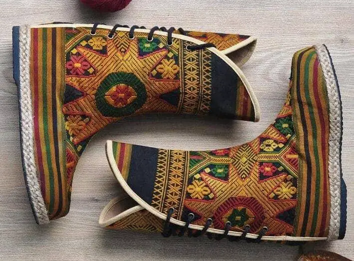 siam tip vegan moccasin boots-min
